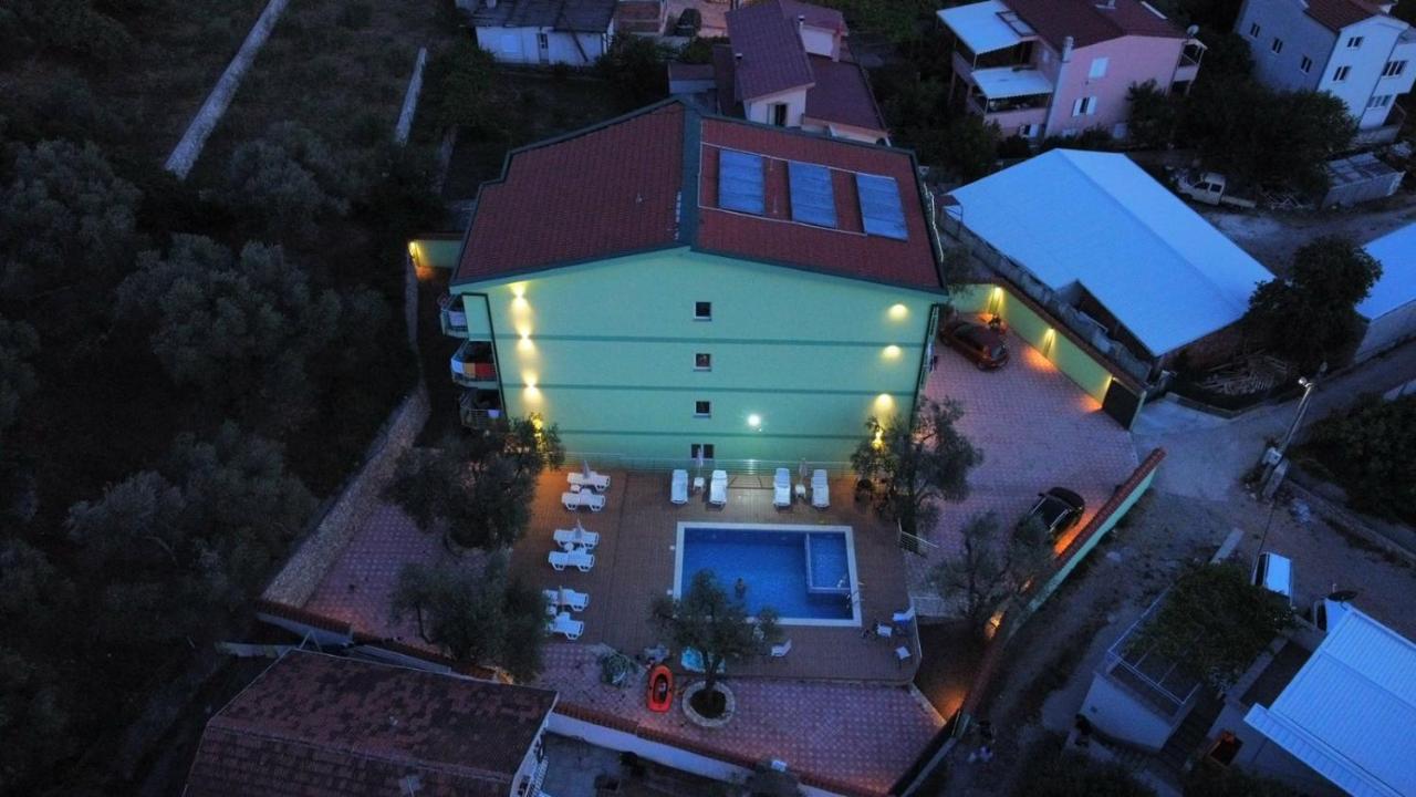Ferienwohnung Green Dolphin Bar Exterior foto